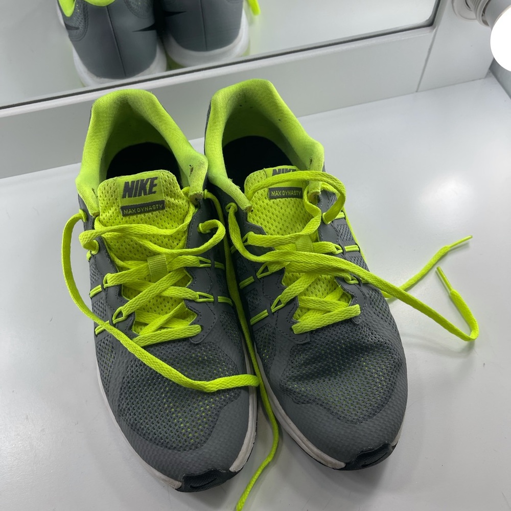 Nikes womens shoes